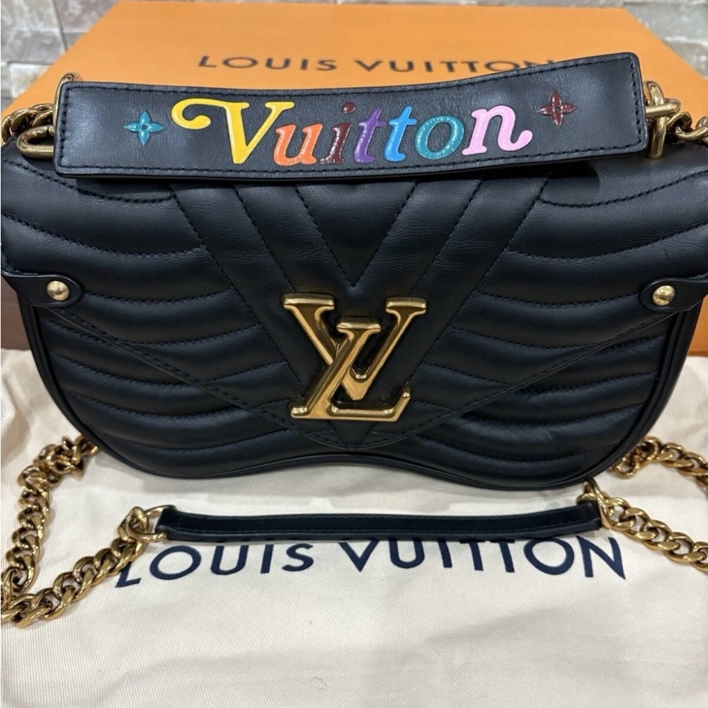 Louis Vuitton Black Quilted  New wave MM Shoulder Bag with Gold Chain